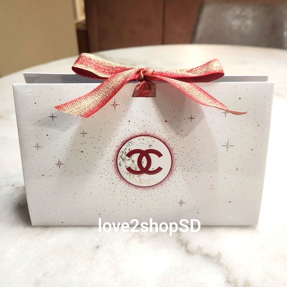 Chanel White Origami gift packaging attached red ribbon NEW - Picture 1 of 2
